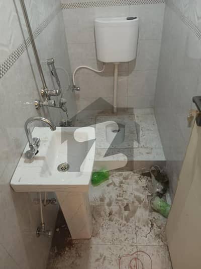 والٹن روڈ لاہور میں 1 کمرے کا 4 مرلہ زیریں پورشن 36.0 ہزار میں کرایہ پر دستیاب ہے۔