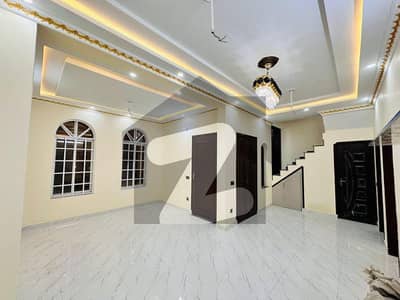 ایڈن کینال ولاز ایڈن,لاہور میں 4 کمروں کا 8 مرلہ مکان 1.2 لاکھ میں کرایہ پر دستیاب ہے۔