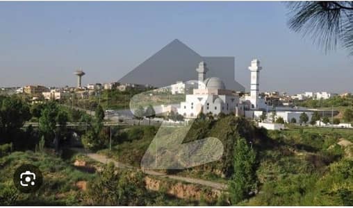 1 kanal plot near to park and perfect for basement