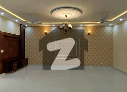 10 Marla House Far Rent 5 Bedroom 5 Washroom TV Locnh Kitchen 2car Parking Bahira Town Phase 8