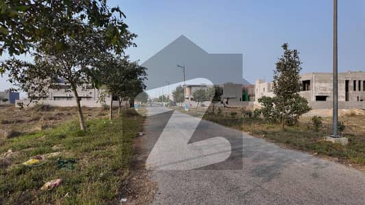 ڈی ایچ اے فیز 7 - بلاک ٹی فیز 7,ڈیفنس (ڈی ایچ اے),لاہور میں 1 کنال رہائشی پلاٹ 3.2 کروڑ میں برائے فروخت۔ ڈی ایچ اے فیز 7 - بلاک ٹی فیز 7,ڈیفنس (ڈی ایچ اے),لاہور میں 1 کنال رہائشی پلاٹ 3.2 کروڑ میں برائے فروخت۔