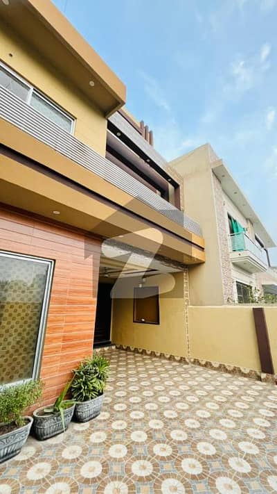 نشیمنِ اقبال فیز 1 نشیمنِ اقبال,لاہور میں 5 کمروں کا 10 مرلہ مکان 3.6 کروڑ میں برائے فروخت۔