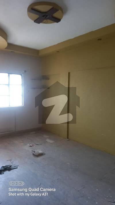 Flat For Sale in Bhayani Heights 2 Bedroom Drawing Lounge American kitchen 24/7 Hours Light and Water key Available anytime visit.