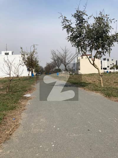 ڈی ایچ اے 9 ٹاؤن - بلاک ای ڈی ایچ اے 9 ٹاؤن,ڈی ایچ اے ڈیفینس,لاہور میں 5 مرلہ رہائشی پلاٹ 1.1 کروڑ میں برائے فروخت۔