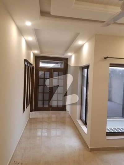 ای ۔ 11 اسلام آباد میں 10 کمروں کا 14 مرلہ مکان 4.5 لاکھ میں کرایہ پر دستیاب ہے۔