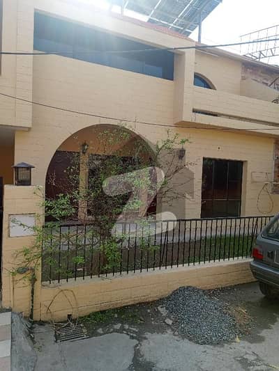 Gulberg 10 Marla Town House For Secure Residence Is Available On Rent