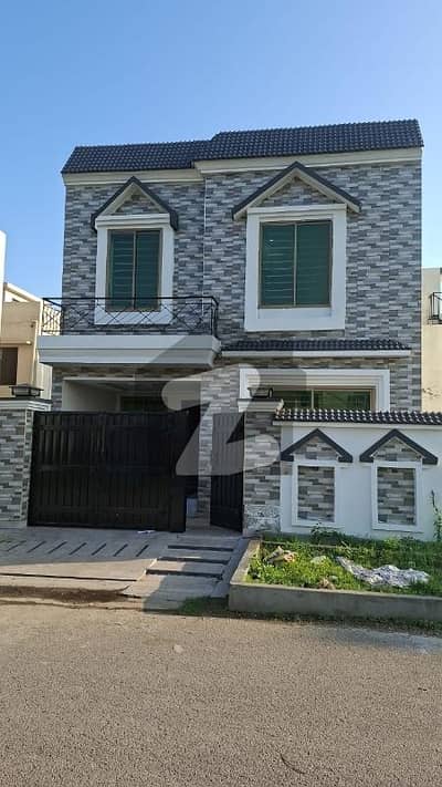 سٹی ہاؤسنگ سوسائٹی - بلاک ایف سٹی ہاؤسنگ سوسائٹی,سیالکوٹ میں 4 کمروں کا 5 مرلہ مکان 1.65 کروڑ میں برائے فروخت۔