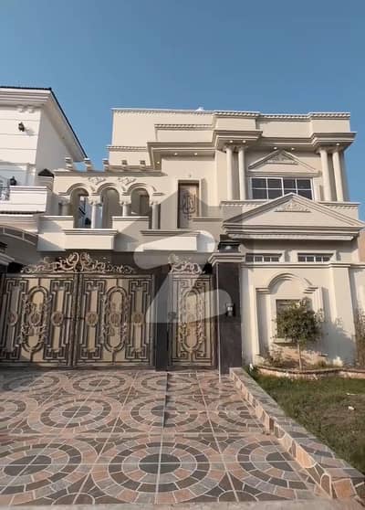 سٹی ہاؤسنگ سوسائٹی سیالکوٹ میں 5 کمروں کا 10 مرلہ مکان 3.7 کروڑ میں برائے فروخت۔