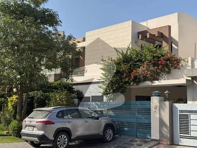 ڈی ایچ اے فیز 3 ڈیفنس (ڈی ایچ اے),لاہور میں 4 کمروں کا 10 مرلہ مکان 1.5 لاکھ میں کرایہ پر دستیاب ہے۔