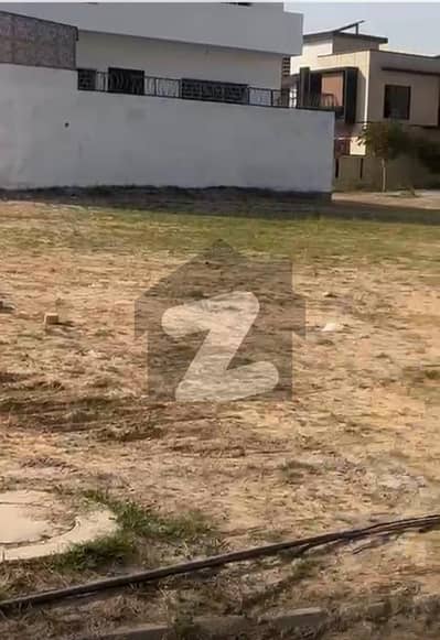 ڈی ۔ 12 اسلام آباد میں 14 مرلہ رہائشی پلاٹ 6.6 کروڑ میں برائے فروخت۔