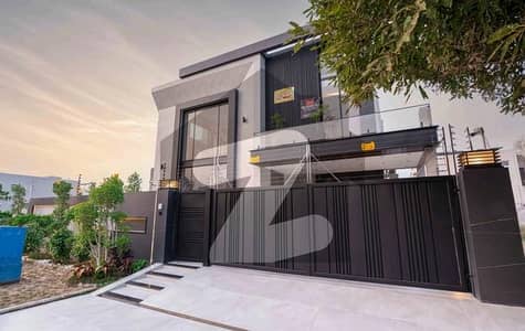 ڈی ایچ اے فیز 5 ڈیفنس (ڈی ایچ اے),لاہور میں 5 کمروں کا 1 کنال مکان 9.45 کروڑ میں برائے فروخت۔