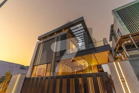 10 MARLA DESIGNER HOUSE FOR SALE AT PRIME LOCATION OF BAHRIA TOWN