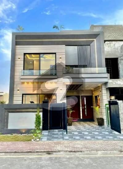 ڈی ایچ اے 9 ٹاؤن ڈیفنس (ڈی ایچ اے),لاہور میں 3 کمروں کا 5 مرلہ مکان 1.9 کروڑ میں برائے فروخت۔