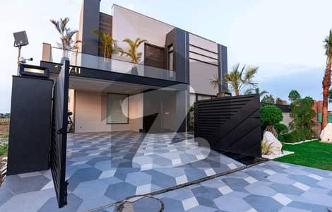 ڈی ایچ اے فیز 5 ڈیفنس (ڈی ایچ اے),لاہور میں 5 کمروں کا 1 کنال مکان 9.25 کروڑ میں برائے فروخت۔