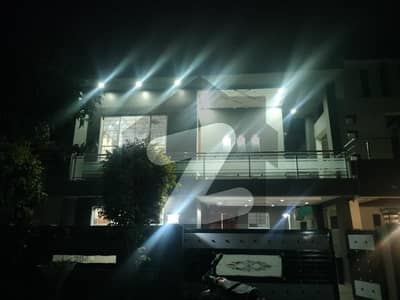 10 Marla 5 Bedroom Double Unit House For Rent