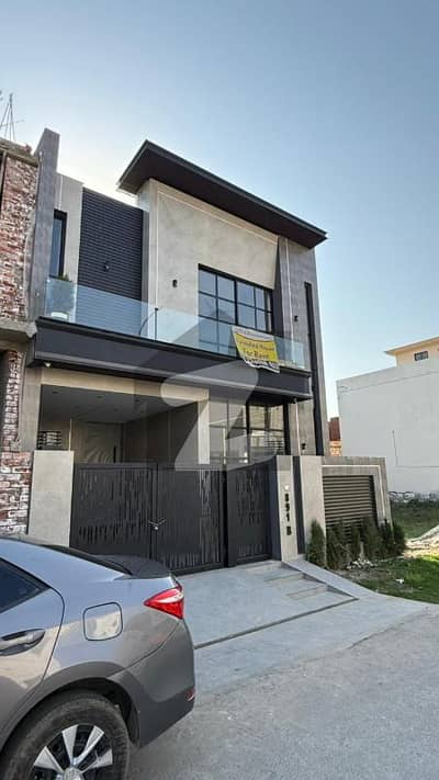 ڈی ایچ اے 9 ٹاؤن ڈیفنس (ڈی ایچ اے),لاہور میں 3 کمروں کا 5 مرلہ مکان 1.0 لاکھ میں کرایہ پر دستیاب ہے۔