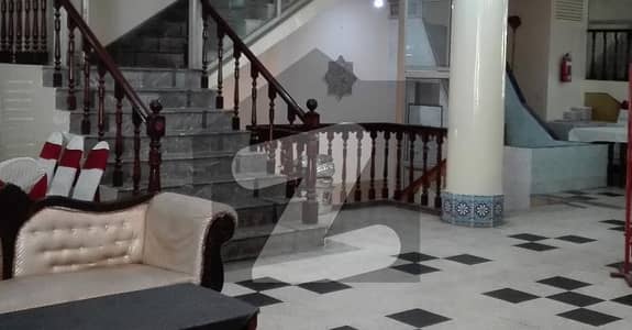 فیصل ٹاؤن لاہور میں 10 مرلہ عمارت 6.5 لاکھ میں کرایہ پر دستیاب ہے۔