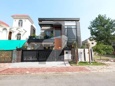 بحریہ ٹاؤن قائد بلاک بحریہ ٹاؤن سیکٹر ای,بحریہ ٹاؤن,لاہور میں 5 کمروں کا 10 مرلہ مکان 5.9 کروڑ میں برائے فروخت۔