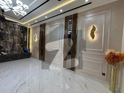 لو کاسٹ ۔ بلاک ڈی لو کاسٹ سیکٹر,بحریہ آرچرڈ فیز 2,بحریہ آرچرڈ,لاہور میں 4 کمروں کا 8 مرلہ مکان 3.2 کروڑ میں برائے فروخت۔