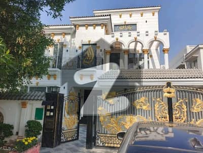 بحریہ ٹاؤن سیکٹر سی بحریہ ٹاؤن,لاہور میں 5 کمروں کا 1 کنال مکان 3.5 لاکھ میں کرایہ پر دستیاب ہے۔