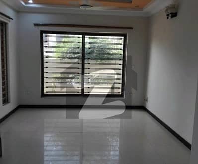 آئی ۔ 8/3 آئی ۔ 8,اسلام آباد میں 5 کمروں کا 12 مرلہ مکان 17.0 کروڑ میں برائے فروخت۔