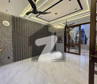 بحریہ آرچرڈ فیز 2 بحریہ آرچرڈ,لاہور میں 4 کمروں کا 8 مرلہ مکان 2.8 کروڑ میں برائے فروخت۔