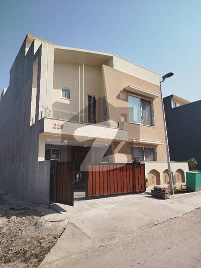 بحریہ ٹاؤن فیز 8 ۔ عثمان بلاک بحریہ ٹاؤن فیز 8 ۔ سفاری ویلی,بحریہ ٹاؤن فیز 8,بحریہ ٹاؤن راولپنڈی,راولپنڈی میں 5 کمروں کا 7 مرلہ مکان 3.5 کروڑ میں برائے فروخت۔