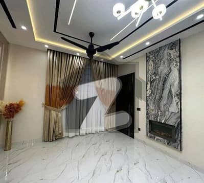 لو کاسٹ ۔ بلاک ڈی لو کاسٹ سیکٹر,بحریہ آرچرڈ فیز 2,بحریہ آرچرڈ,لاہور میں 4 کمروں کا 8 مرلہ مکان 3.2 کروڑ میں برائے فروخت۔