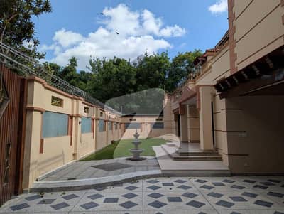 ایف ۔ 7 اسلام آباد میں 11 کمروں کا 2 کنال مکان 25.0 لاکھ میں کرایہ پر دستیاب ہے۔