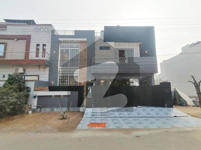 آئی ای پی انجنیئرز ٹاؤن ۔ بلاک بی 1 آئی ای پی انجنیئرز ٹاؤن ۔ سیکٹر اے,آئی ای پی انجینئرز ٹاؤن,لاہور میں 6 کمروں کا 10 مرلہ مکان 3.9 کروڑ میں برائے فروخت۔