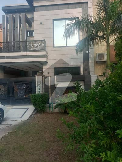 ڈی ایچ اے فیز 5 - بلاک ایل فیز 5,ڈیفنس (ڈی ایچ اے),لاہور میں 4 کمروں کا 7 مرلہ مکان 5.25 کروڑ میں برائے فروخت۔