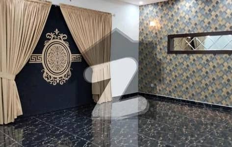 سینٹرل پارک ہاؤسنگ سکیم لاہور میں 3 کمروں کا 5 مرلہ مکان 2.5 کروڑ میں برائے فروخت۔