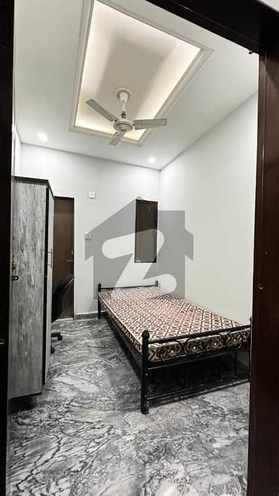 کلمہ چوک لاہور میں 1 مرلہ کمرہ 17.0 ہزار میں کرایہ پر دستیاب ہے۔