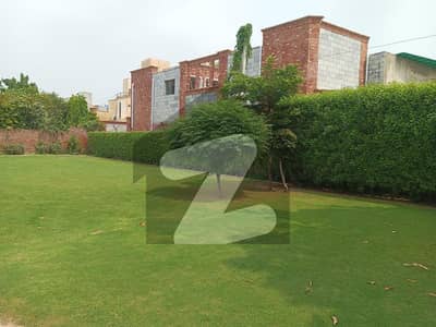 ڈی ایچ اے فیز 7 - بلاک ایکس فیز 7,ڈیفنس (ڈی ایچ اے),لاہور میں 1 کنال رہائشی پلاٹ 3.5 کروڑ میں برائے فروخت۔