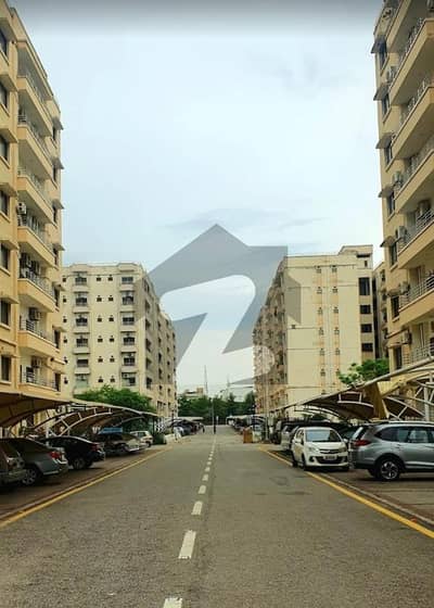 ڈی ایچ اے ڈیفینس فیز 2 ڈی ایچ اے ڈیفینس,اسلام آباد میں 4 کمروں کا 13 مرلہ فلیٹ 4.4 کروڑ میں برائے فروخت۔