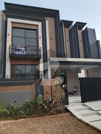 Tripple Storey 10 Marla House Available In Formanites Housing Scheme - Block E For sale Tripple Storey 10 Marla House Available In Formanites Housing Scheme - Block E For sale
