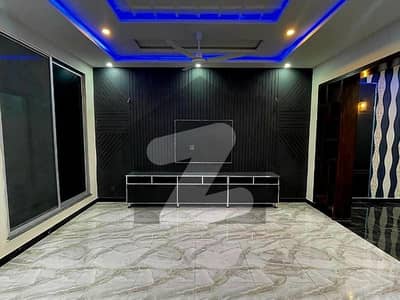 Formanites Housing Scheme - Block E House Sized 10 Marla For Sale