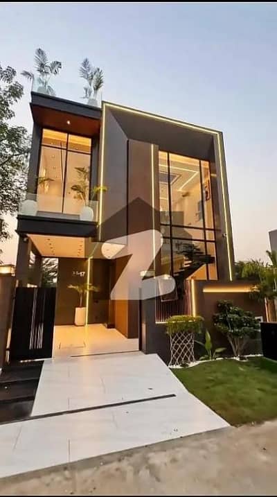 ڈی ایچ اے 9 ٹاؤن ڈیفنس (ڈی ایچ اے),لاہور میں 3 کمروں کا 5 مرلہ مکان 2.2 کروڑ میں برائے فروخت۔