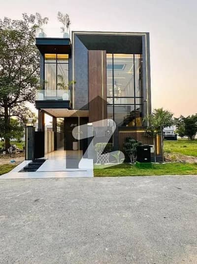 ڈی ایچ اے 9 ٹاؤن ڈیفنس (ڈی ایچ اے),لاہور میں 3 کمروں کا 5 مرلہ مکان 2.25 کروڑ میں برائے فروخت۔