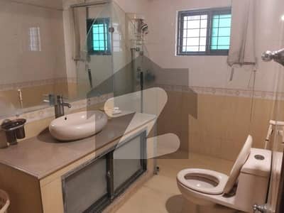 ماڈل ٹاؤن لاہور میں 5 کمروں کا 1 کنال مکان 10.0 کروڑ میں برائے فروخت۔