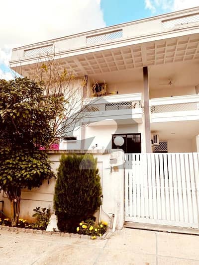 آئی ۔ 8/3 آئی ۔ 8,اسلام آباد میں 3 کمروں کا 12 مرلہ زیریں پورشن 3.5 لاکھ میں کرایہ پر دستیاب ہے۔