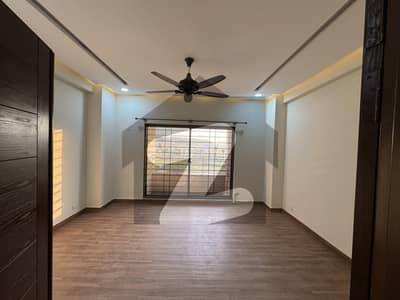 عسکری ہائیٹس 4 ڈی ایچ اے فیز 5 - سیکٹر ایچ,ڈی ایچ اے ڈیفینس فیز 5,ڈی ایچ اے ڈیفینس,اسلام آباد میں 3 کمروں کا 11 مرلہ فلیٹ 3.15 کروڑ میں برائے فروخت۔