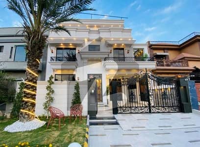 سٹی ہاؤسنگ سوسائٹی گوجرانوالہ میں 5 کمروں کا 10 مرلہ مکان 5.0 کروڑ میں برائے فروخت۔