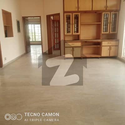 ڈی ایچ اے فیز 5 - بلاک جی فیز 5,ڈیفنس (ڈی ایچ اے),لاہور میں 2 کمروں کا 1 کنال بالائی پورشن 1.3 لاکھ میں کرایہ پر دستیاب ہے۔