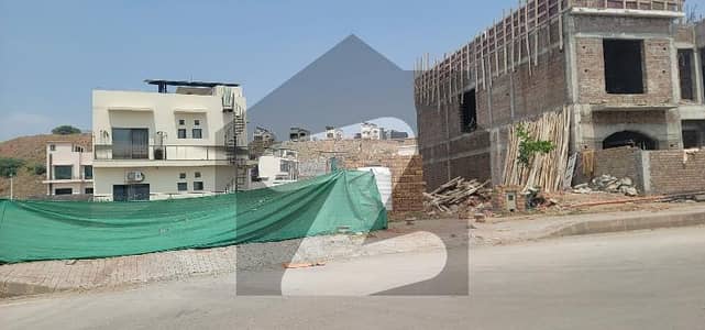 10 Marla Level and Solid Land plot Sunfacing. Dem 1.75 offer required