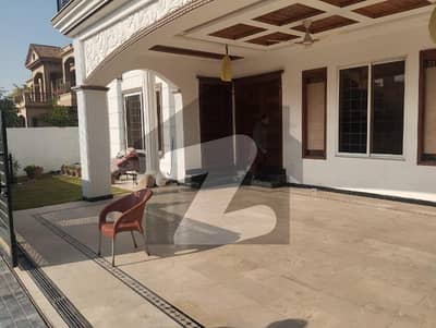 ڈی ایچ اے ڈیفینس فیز 2 ڈی ایچ اے ڈیفینس,اسلام آباد میں 6 کمروں کا 1 کنال مکان 2.5 لاکھ میں کرایہ پر دستیاب ہے۔