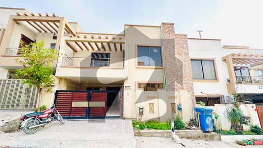 بحریہ ٹاؤن فیز 8 ۔ عمر بلاک بحریہ ٹاؤن فیز 8 ۔ سفاری ویلی,بحریہ ٹاؤن فیز 8,بحریہ ٹاؤن راولپنڈی,راولپنڈی میں 4 کمروں کا 7 مرلہ مکان 77.0 ہزار میں کرایہ پر دستیاب ہے۔