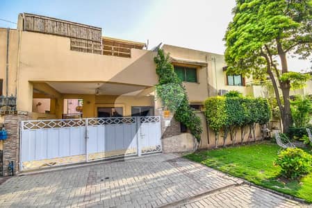 پنجاب کوآپریٹو ہاؤسنگ سوسائٹی لاہور میں 5 کمروں کا 1 کنال مکان 7.5 کروڑ میں برائے فروخت۔