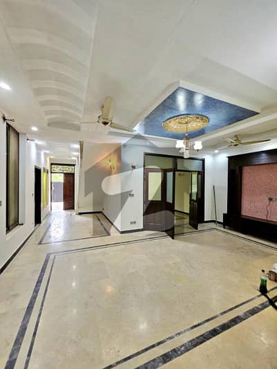 جی ۔ 13 اسلام آباد میں 6 کمروں کا 10 مرلہ مکان 1.98 لاکھ میں کرایہ پر دستیاب ہے۔