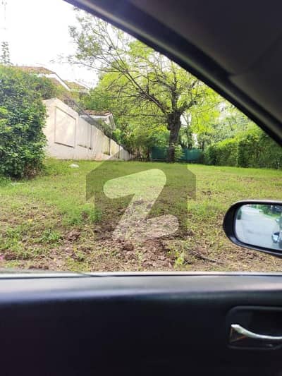 F 7 main margla road house available front back open 2500 square yards.